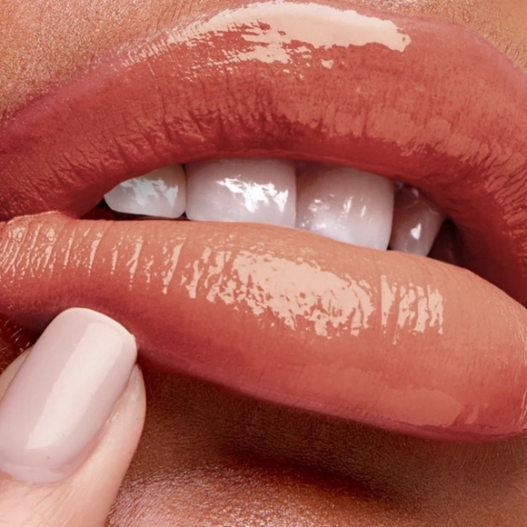 New REALHER Lip Gloss - I Am Radiant (nude Brown) - Picture 1 of 4